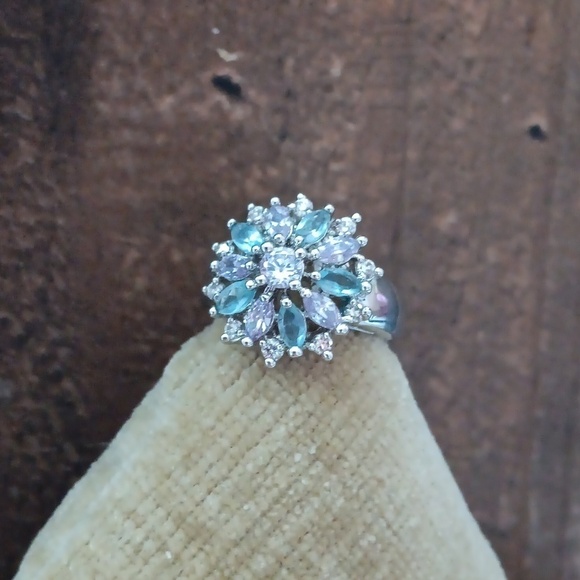 Silver Tone Rhinestone Flower Ring - Picture 1 of 13